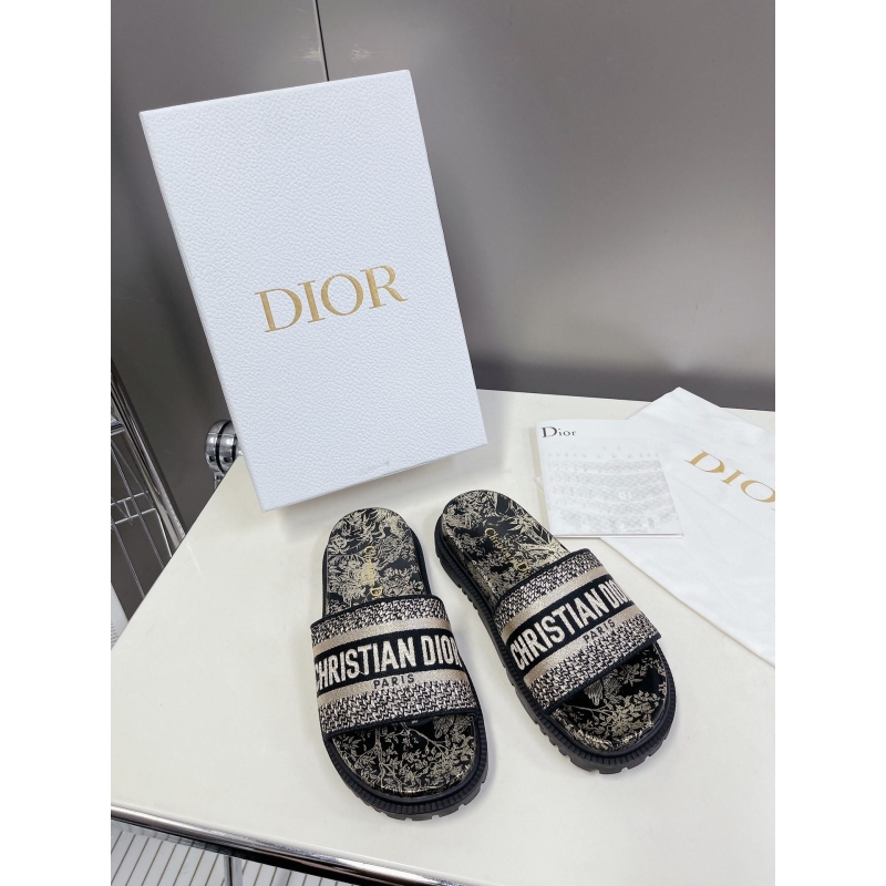 ch**an D*or slippers